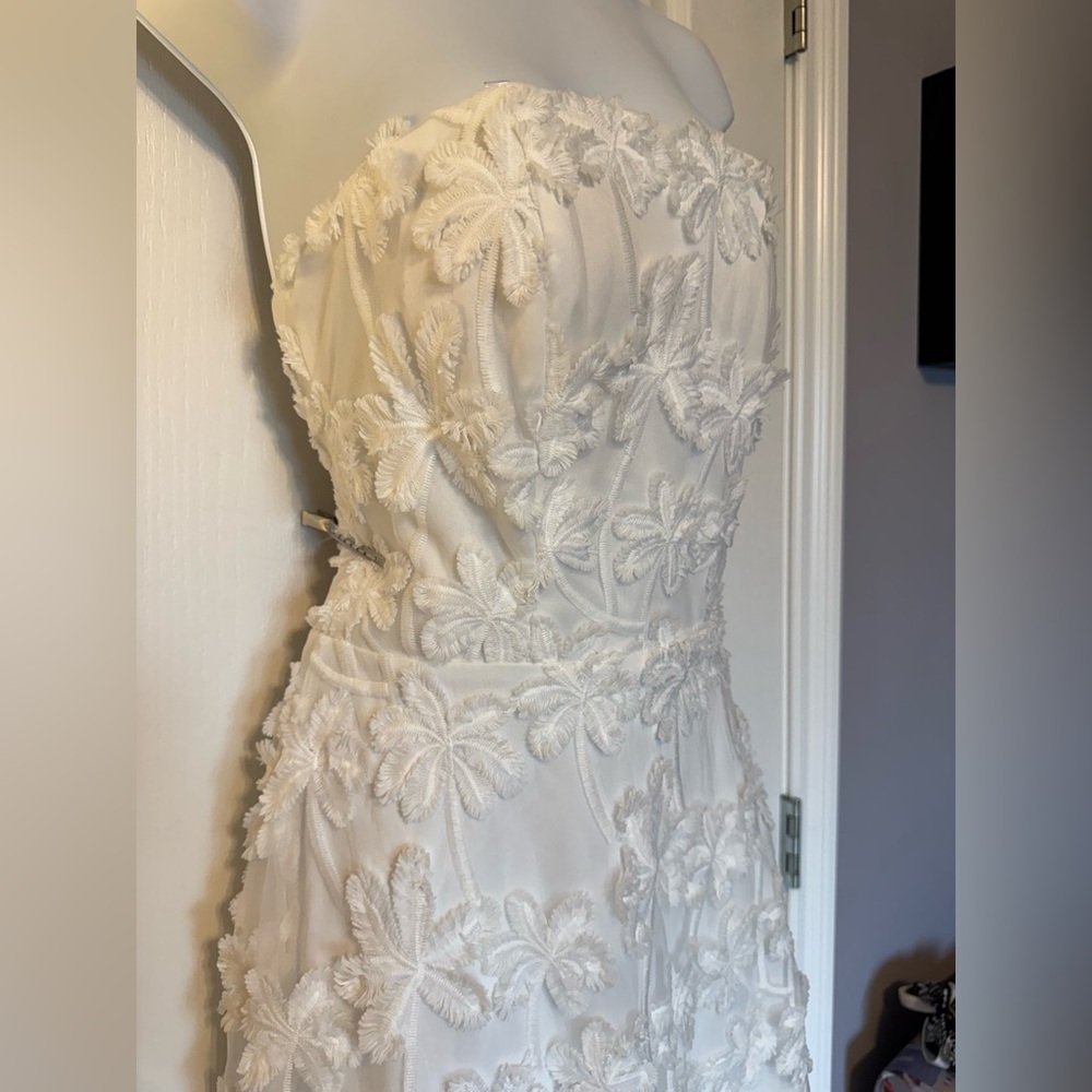 White Palm Tree Motif Lace Dress